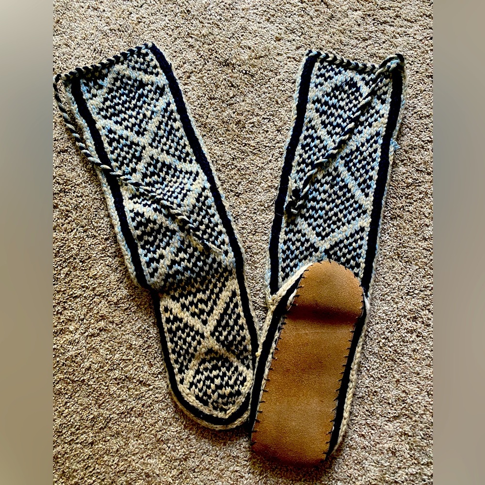 Mukluks Womens Sz Small (bw 6–8)
